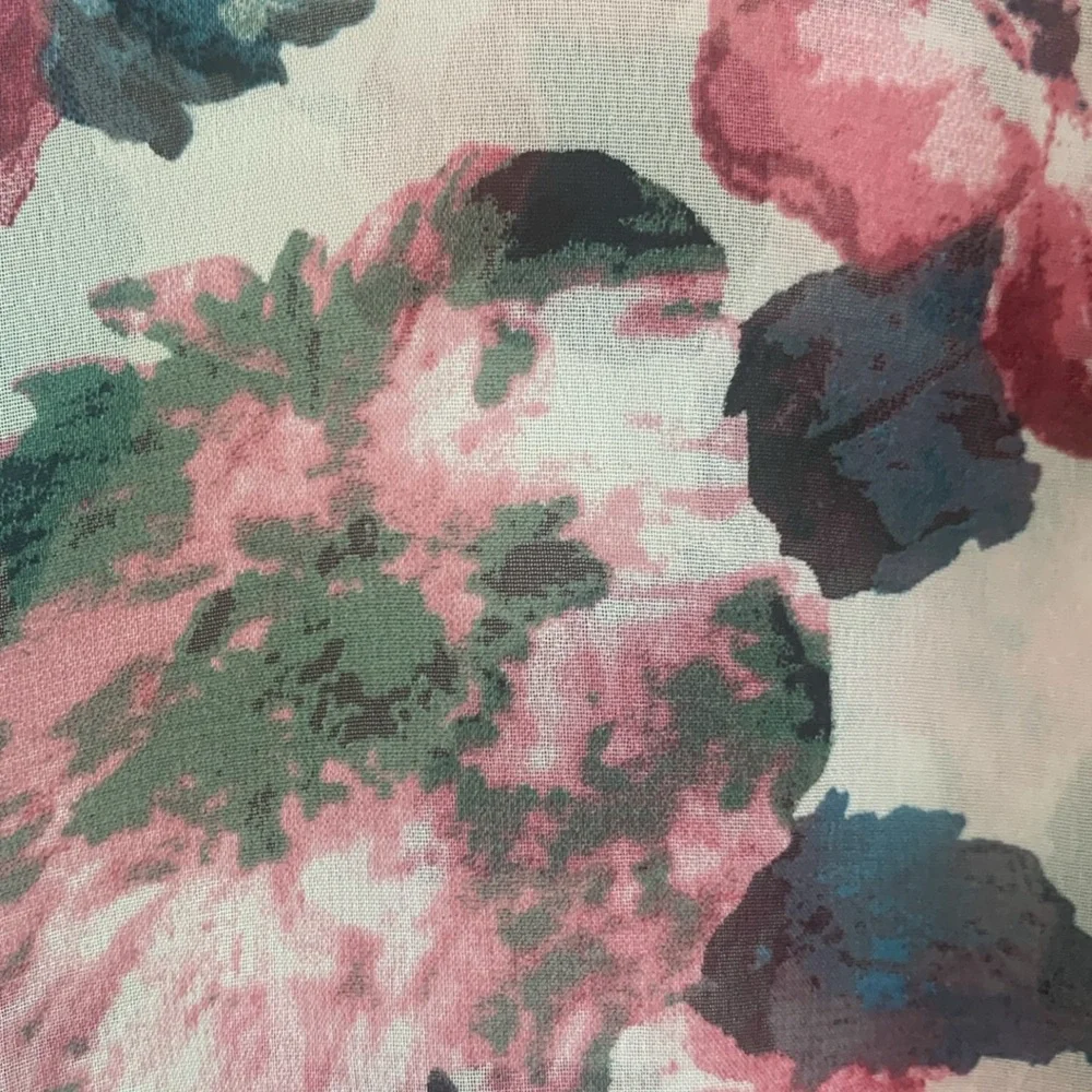 Evereve blouse in a beautiful floral pattern.  Semi-Sheer - Picture 6 of 9